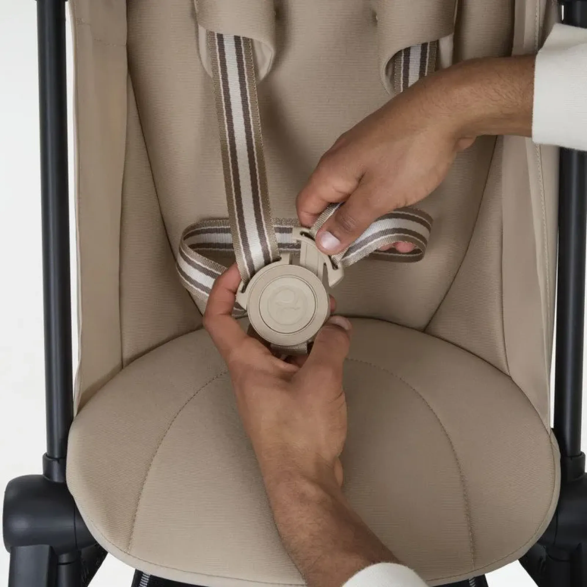 Прогулянкова коляска Cybex Agis BLK Almond Beige