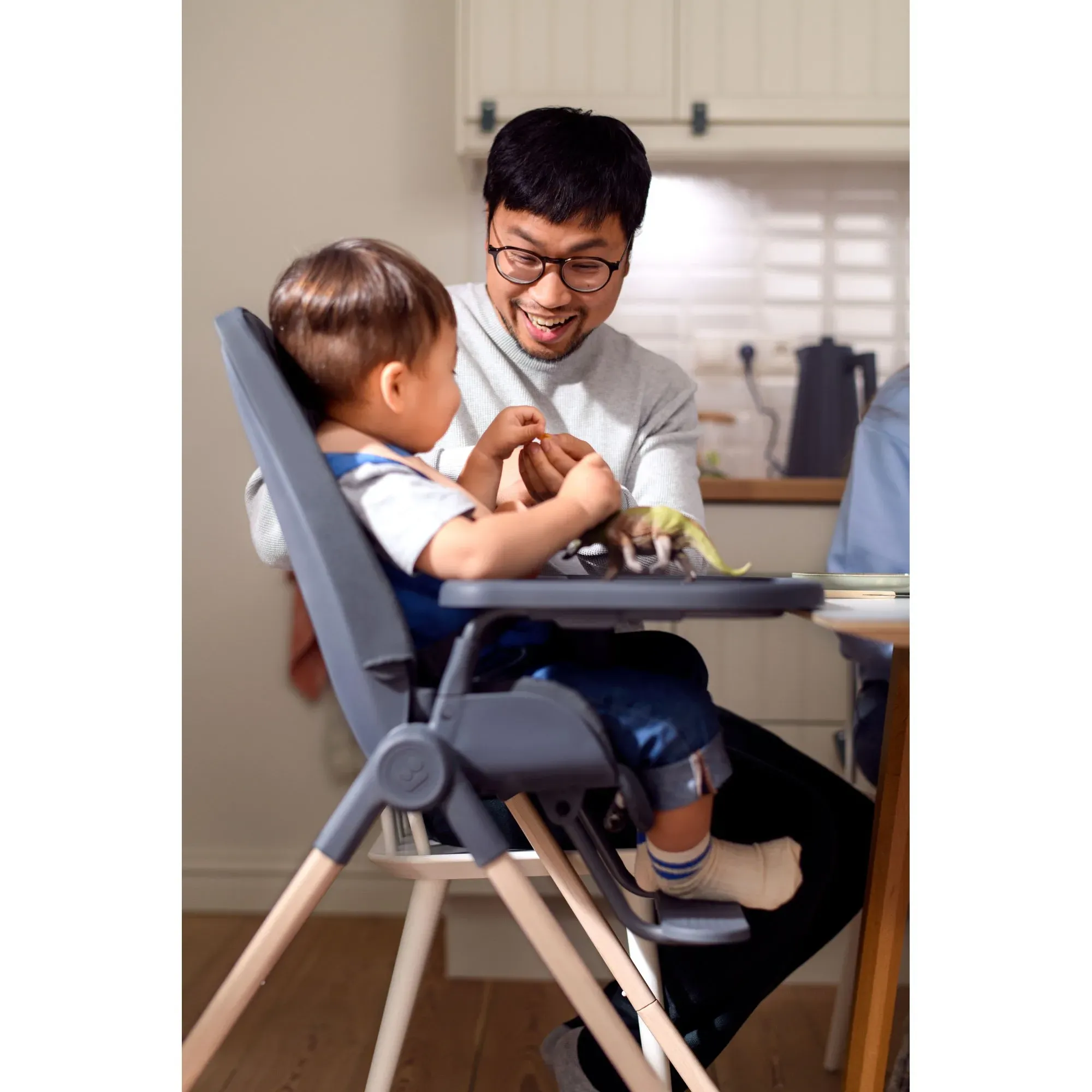 Стільчик для годування Maxi-Cosi Ava Beyond Graphite Eco