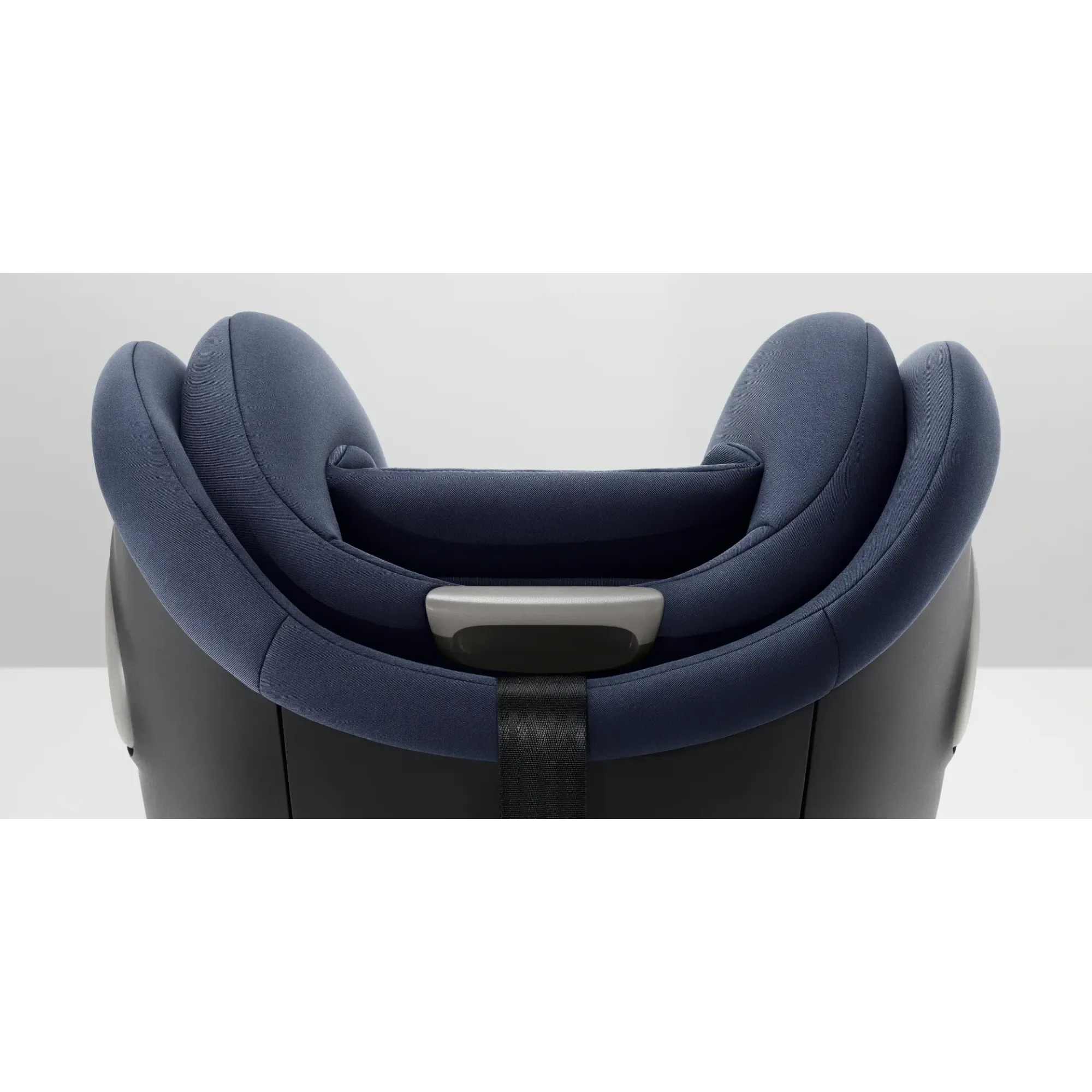 Автокресло GB Everna-Fix Velvet Black