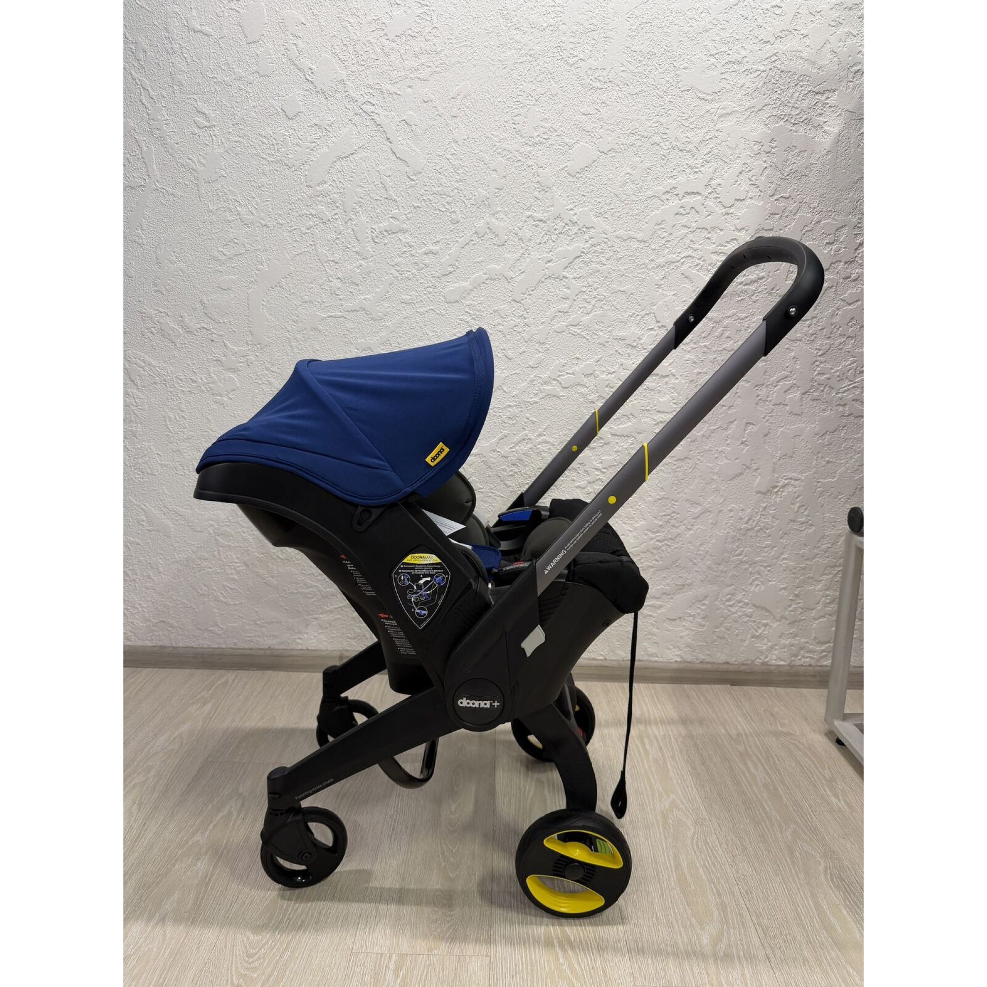 Живі фото 3 Автокрісло-коляска Doona + Infant Car Royal blue