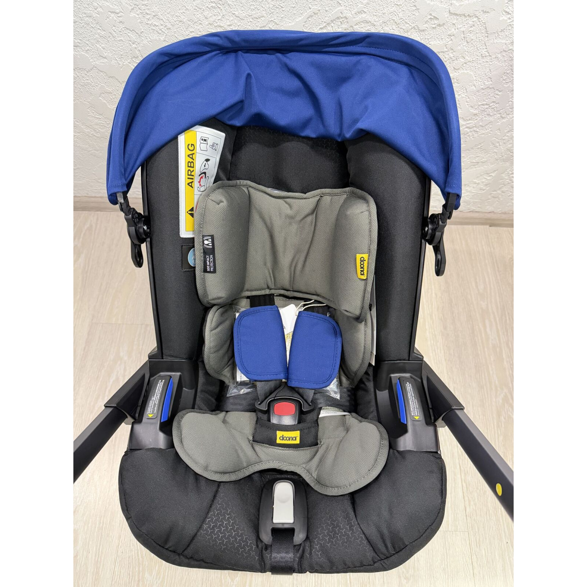 Живі фото 1 Автокрісло-коляска Doona + Infant Car Royal blue
