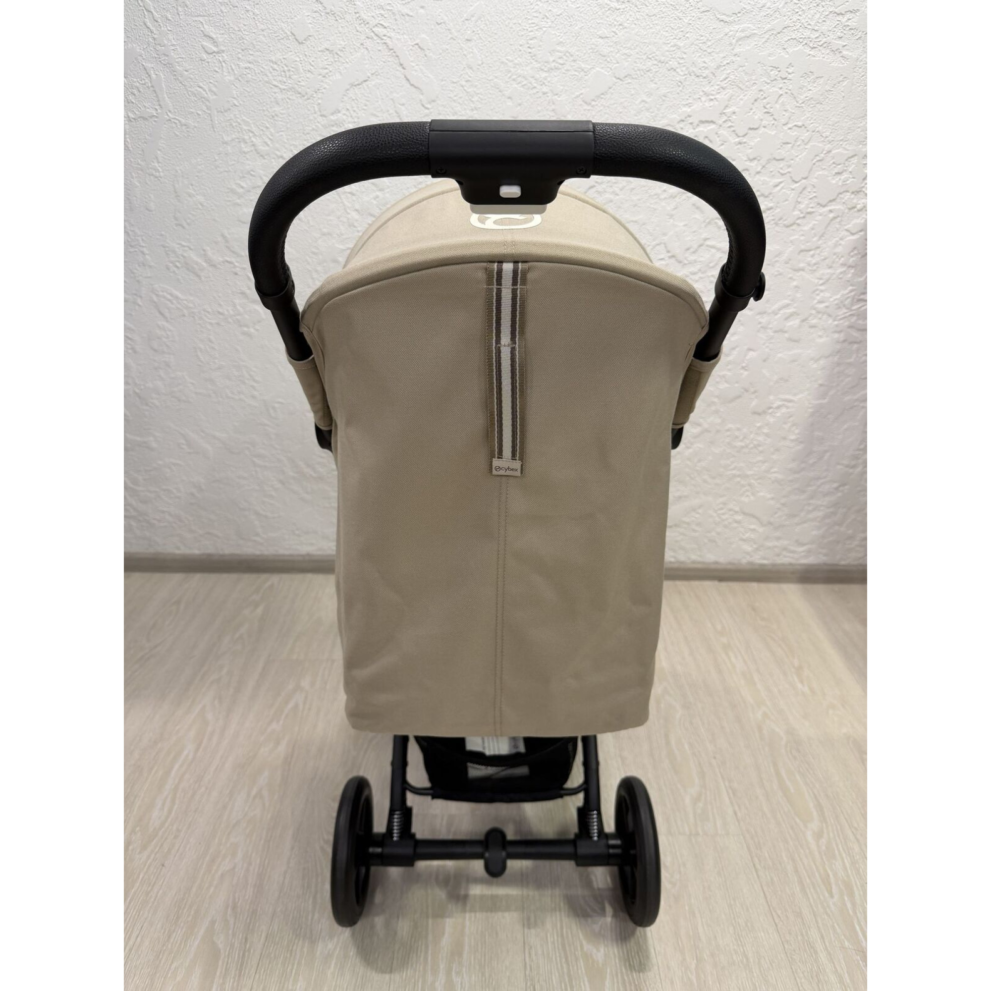 Живі фото 4 Прогулянкова коляска Cybex Beezy Almond Beige (з бампером)