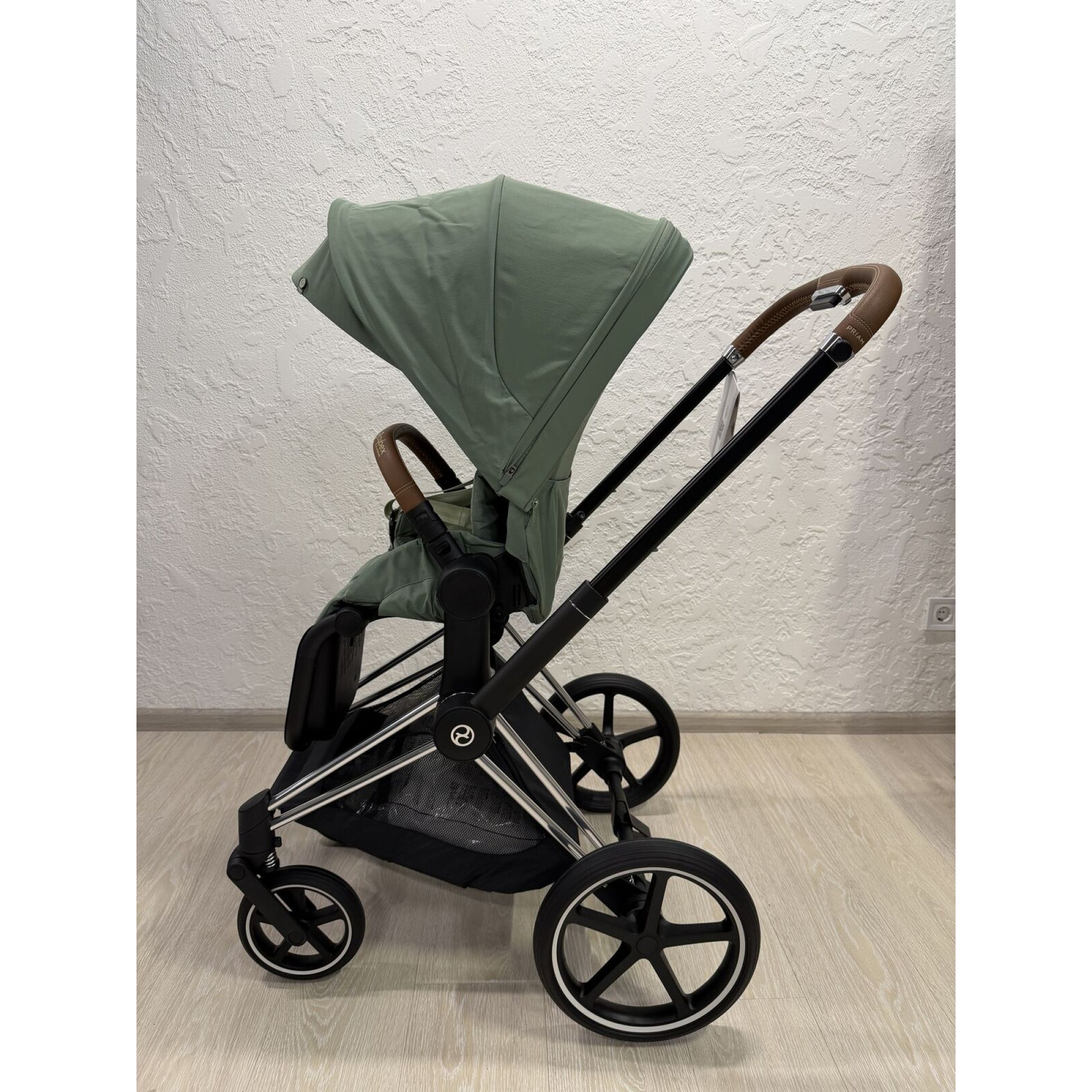 Живі фото 3 Коляска 2в1 Cybex Priam 4.0 Leaf Green на шасі Chrome Brown