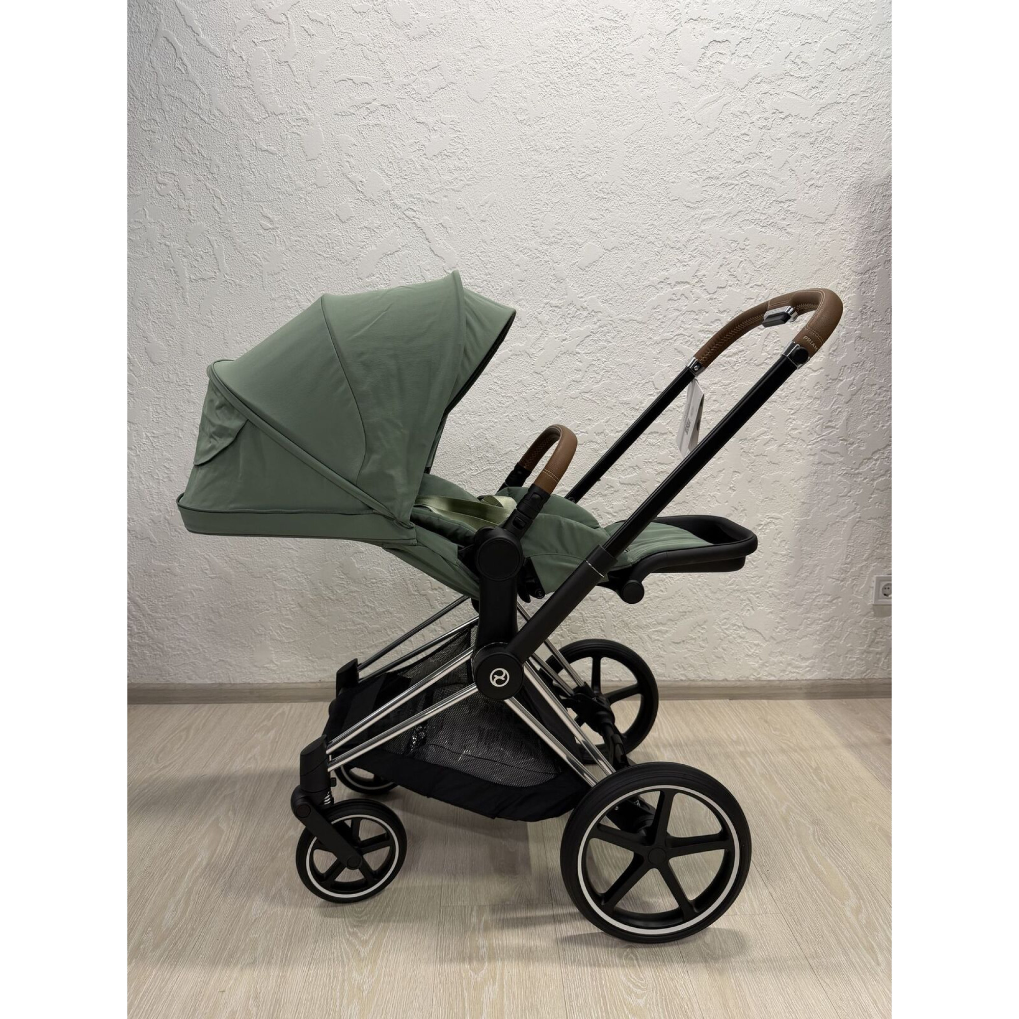 Живі фото 4 Коляска 2в1 Cybex Priam 4.0 Leaf Green на шасі Chrome Brown