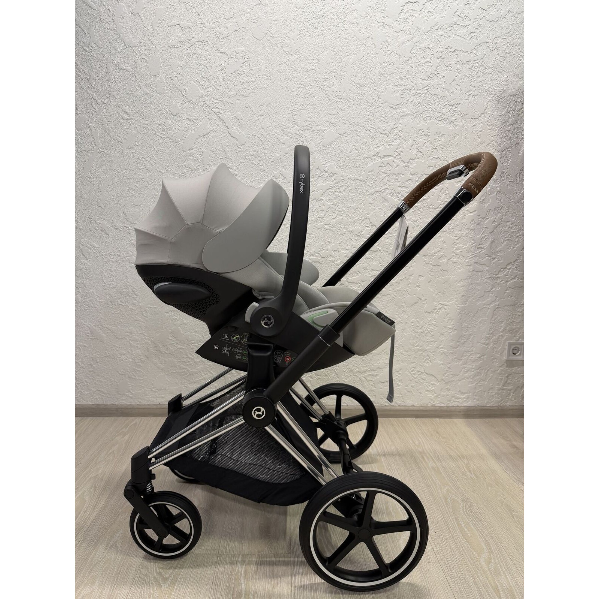 Живі фото 5 Коляска 2в1 Cybex Priam 4.0 Leaf Green на шасі Chrome Brown