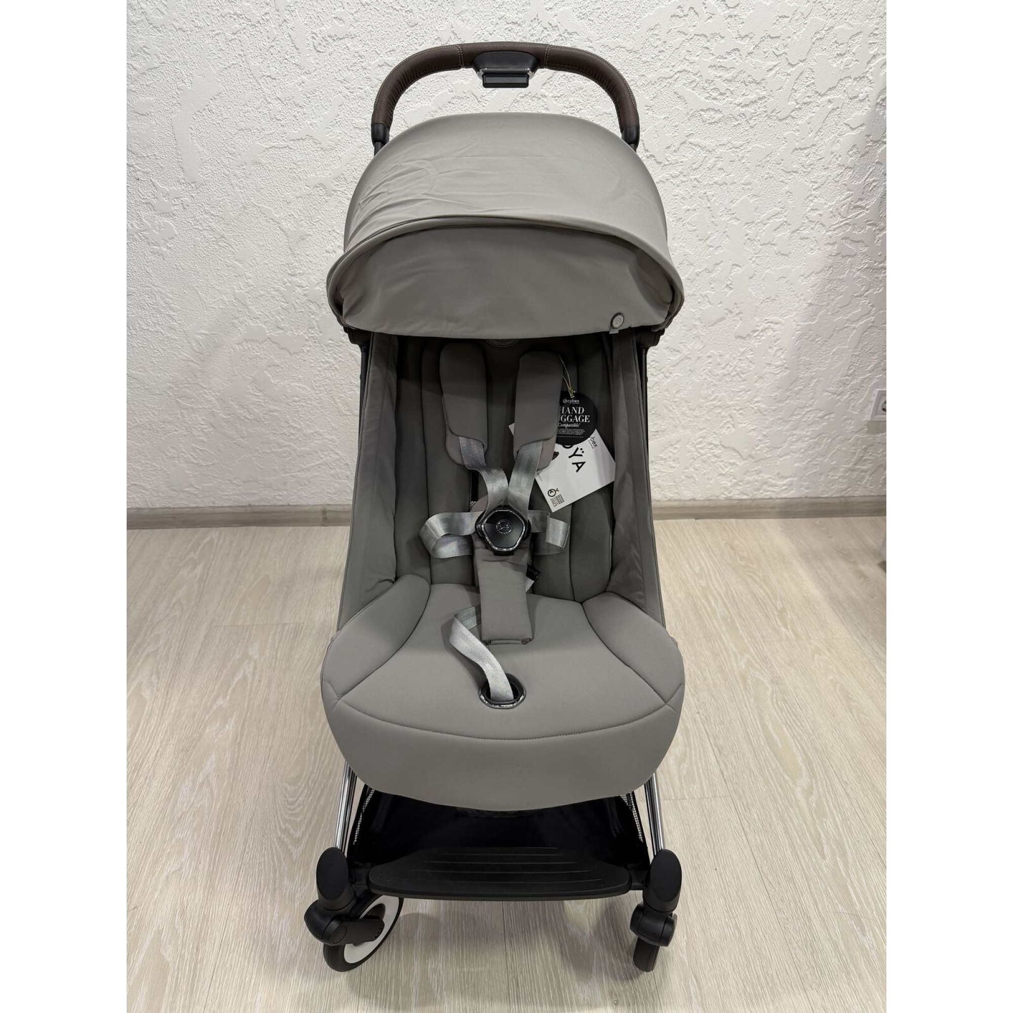 Живі фото 3 Прогулянкова коляска Cybex Coya Chrome Dark Brown Mirage Grey