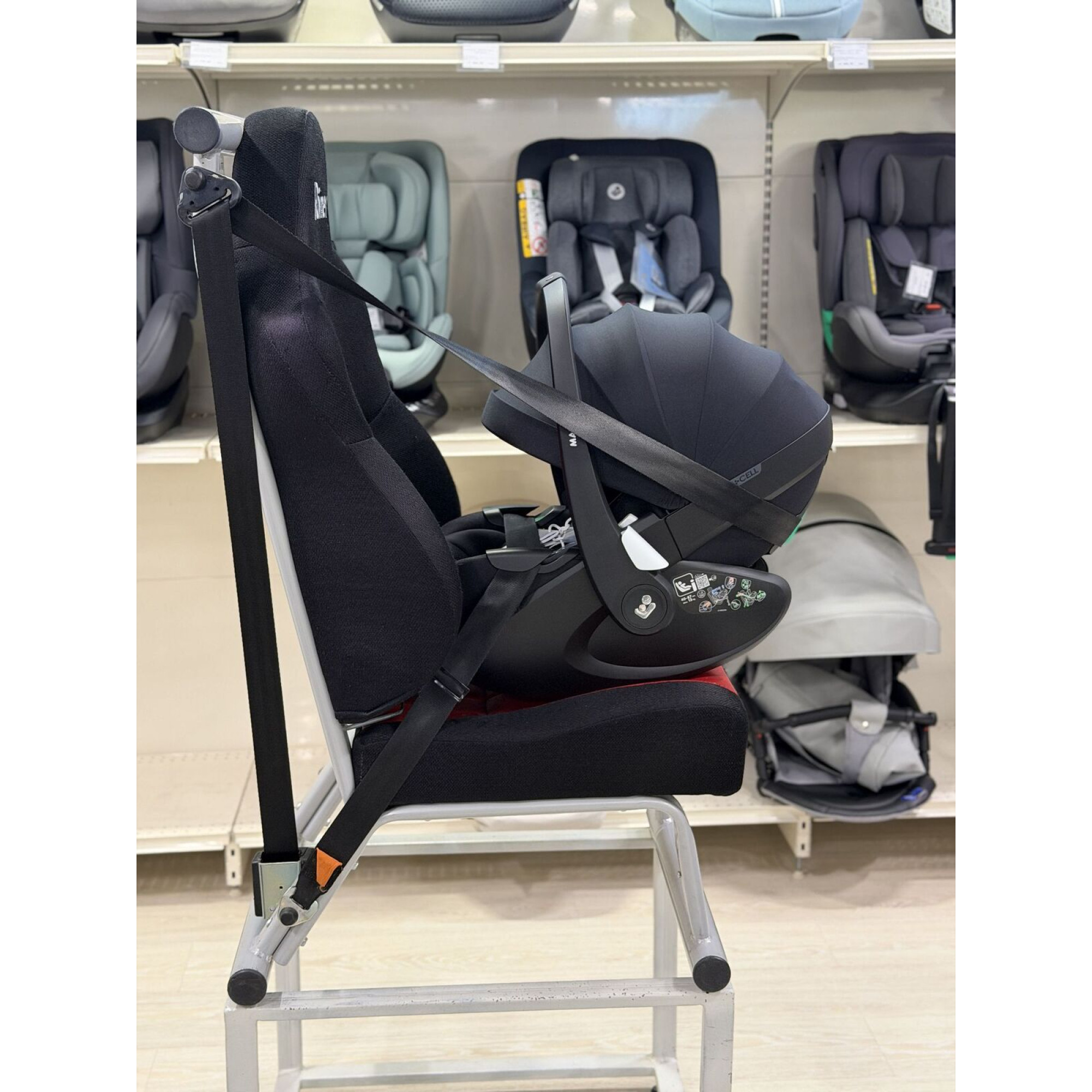 Живі фото 1 Автокрісло MAXI-COSI Pebble 360 Pro2 Twillic Black
