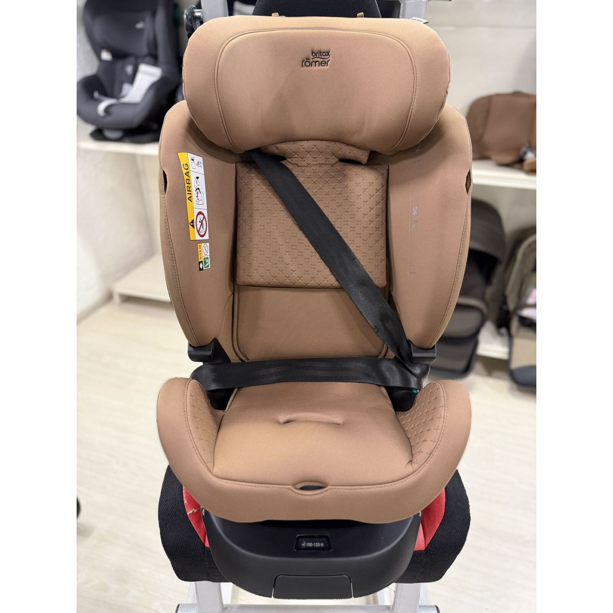 Живі фото 5 Автокрісло Britax-Romer Swivel-Grow Max Air Warm Caramel