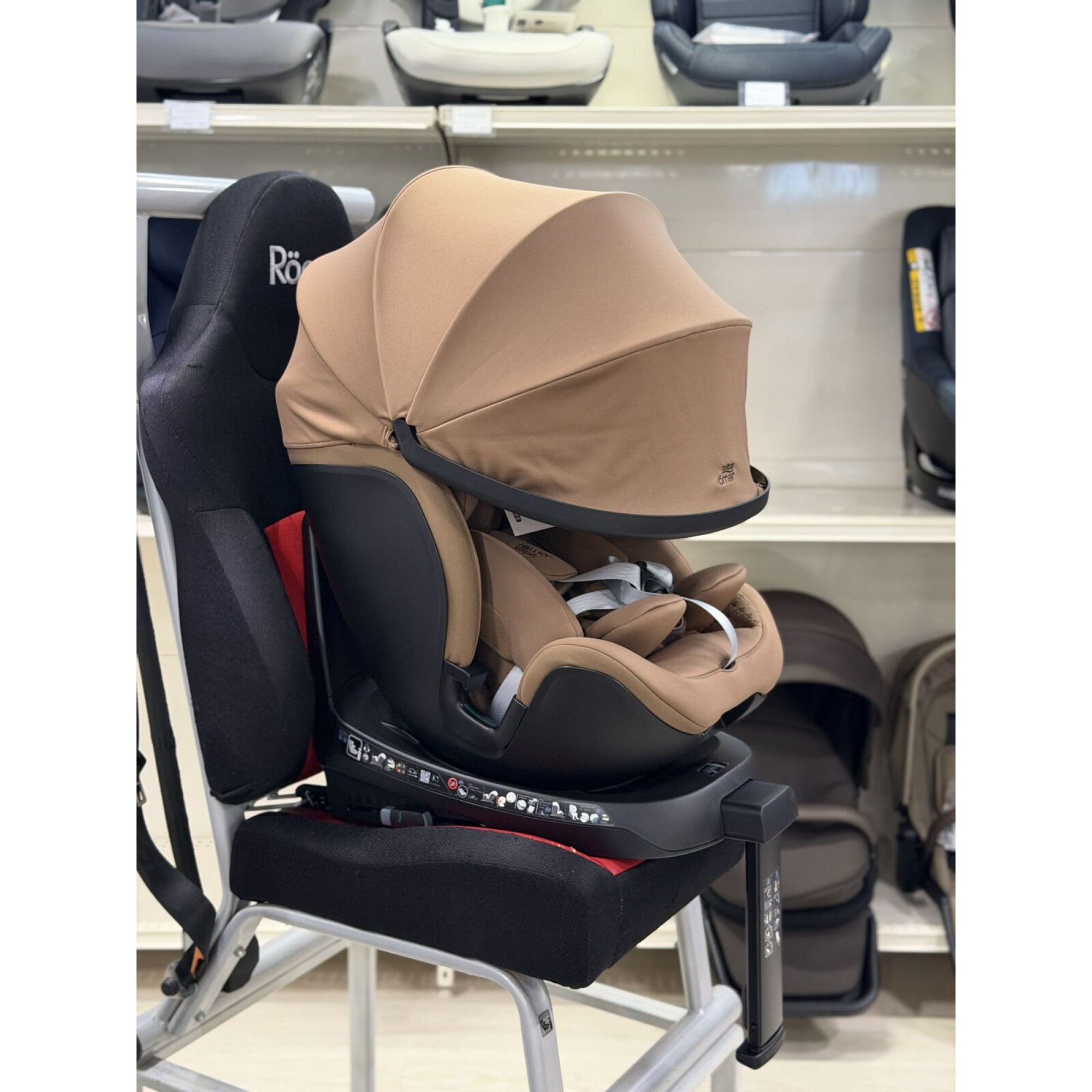Живі фото 2 Автокрісло Britax-Romer Swivel-Grow Max Air Warm Caramel