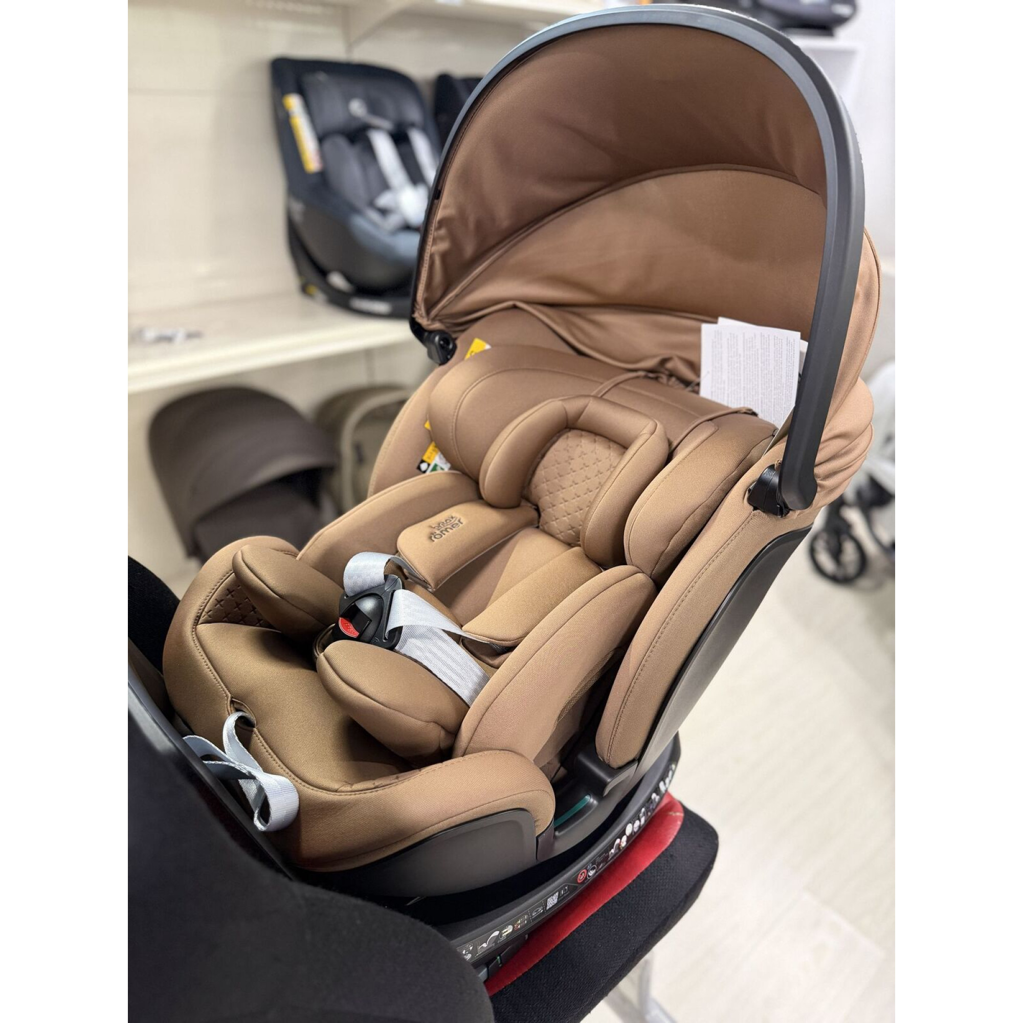 Живі фото 3 Автокрісло Britax-Romer Swivel-Grow Max Air Warm Caramel