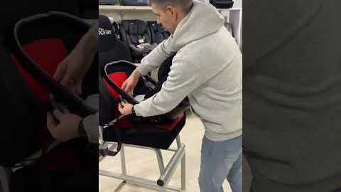 Встановлення автокрісла Britax-Romer Baby-Safe Pro за допомогою автомобільного штатного ременя